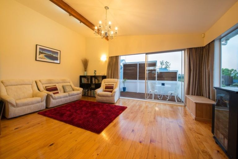 Photo of property in 32 Renata Crescent, Te Atatu Peninsula, Auckland, 0610