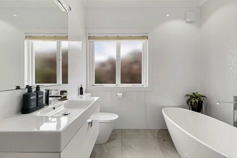 Photo of property in 1/41 East Coast Road, Milford, Auckland, 0620