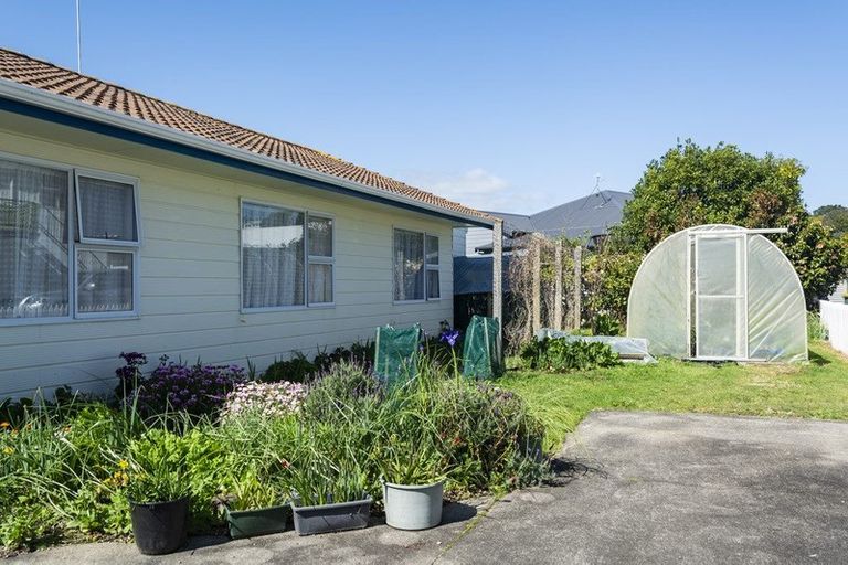 Photo of property in 2/353 Saint Aubyn, Moturoa, New Plymouth, 4310