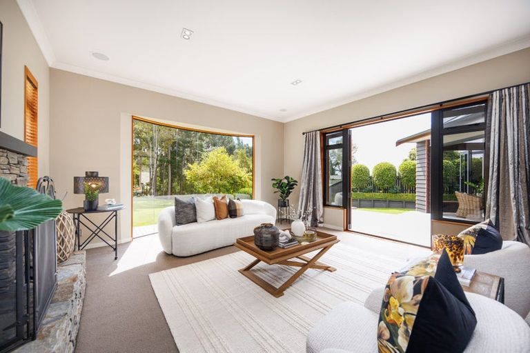 Photo of property in 7 Titirangi Drive, Fitzherbert, Palmerston North, 4471