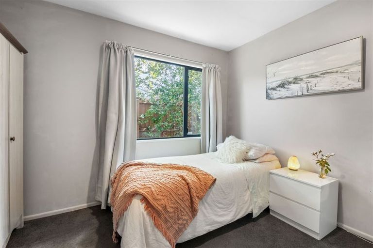 Photo of property in 9 Gwen Place, Redwood, Christchurch, 8051