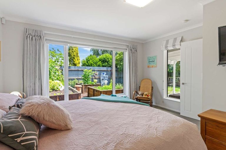 Photo of property in 32 Sylvia Street, Parklands, Christchurch, 8083