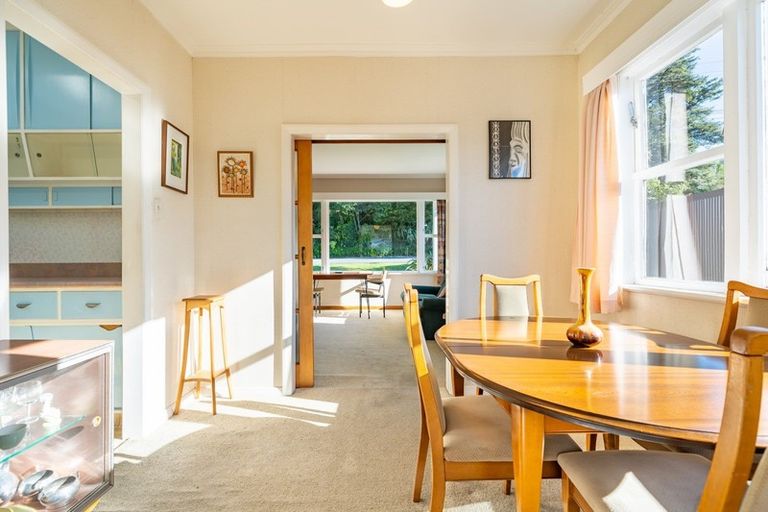 Photo of property in 23 Pinehaven Road, Pinehaven, Upper Hutt, 5019
