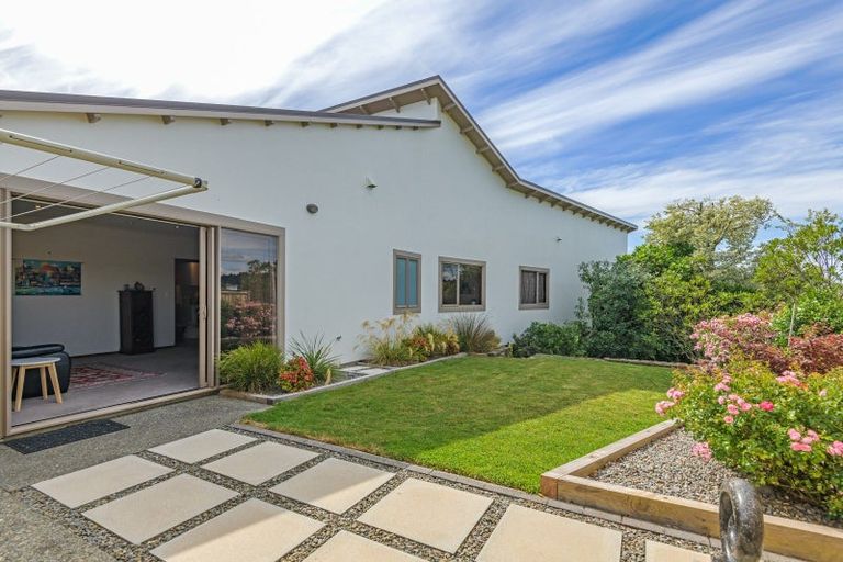 Photo of property in 117 Ruapehu Drive, Fitzherbert, Palmerston North, 4410