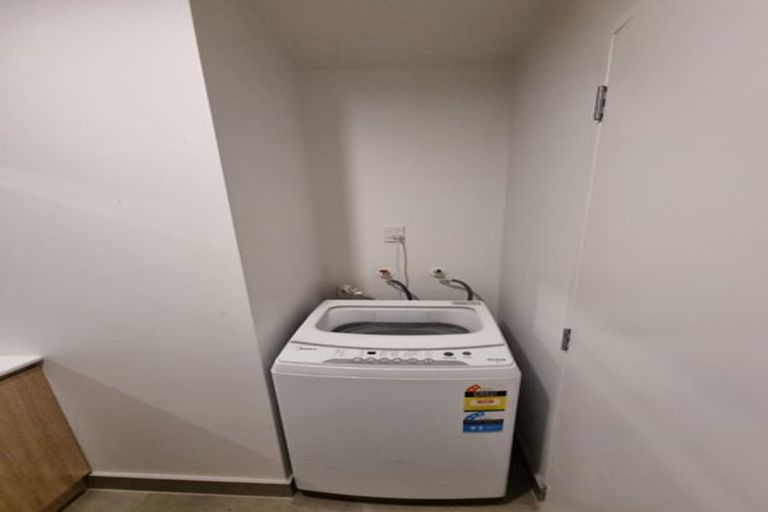 Photo of property in 53 Morihana Close, Glen Eden, Auckland, 0602