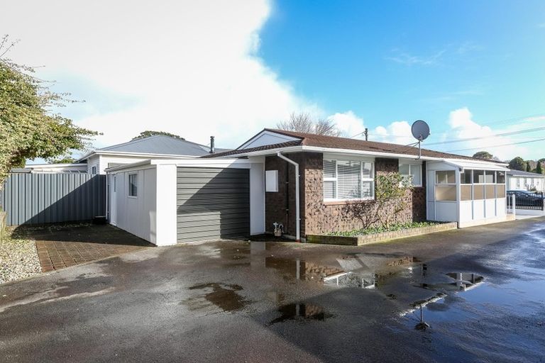 Photo of property in 2/25 Wallath Road, Westown, New Plymouth, 4310