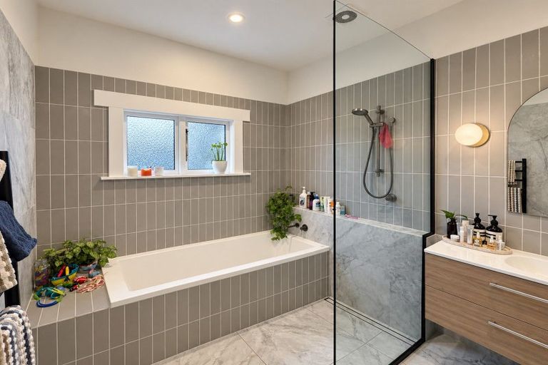 Photo of property in 17 Blighs Road, Strowan, Christchurch, 8052