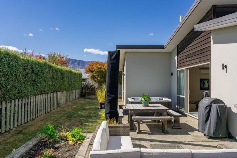 Photo of property in 12 Paradise Place, Lake Hawea, Wanaka, 9382