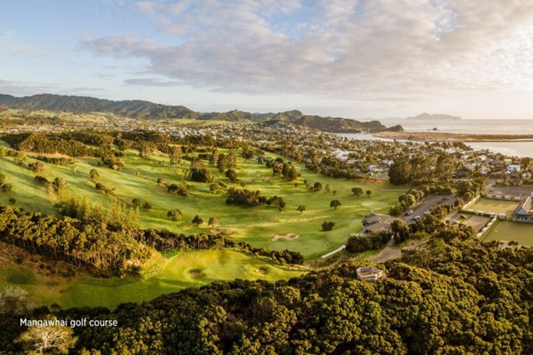 Photo of property in 17 Northcoast Place, Mangawhai Heads, Mangawhai, 0505