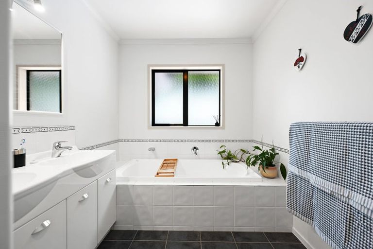 Photo of property in 34 Nielsen Gardens, Rototuna, Hamilton, 3210