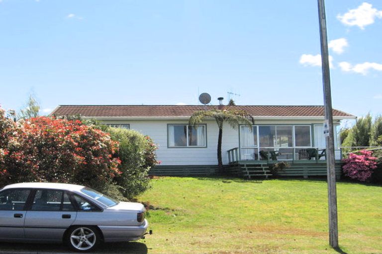 Photo of property in 9 Kinder Street, Acacia Bay, Taupo, 3330