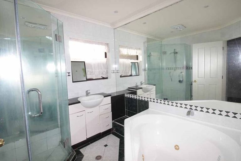 Photo of property in 1 Beragh Place, East Tamaki, Auckland, 2016