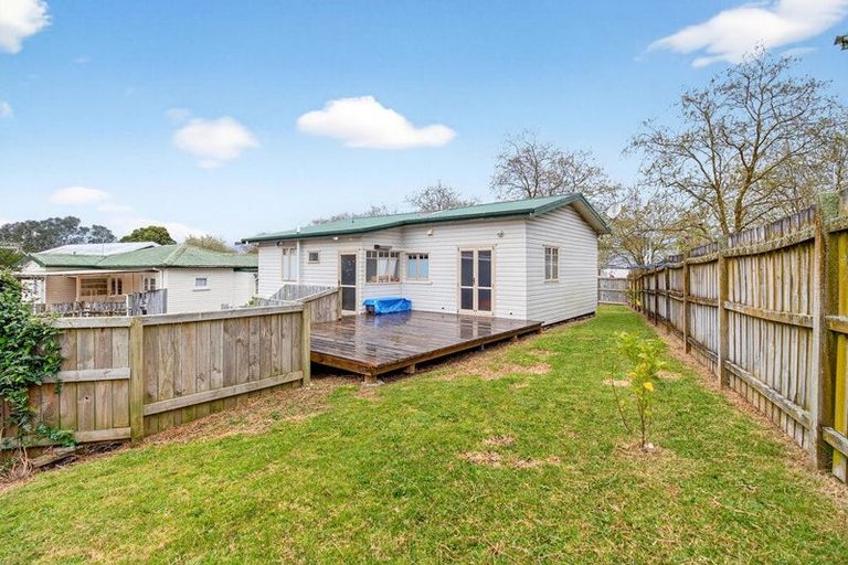 Photo of property in 1/5 Seabrook Avenue, New Lynn, Auckland, 0600