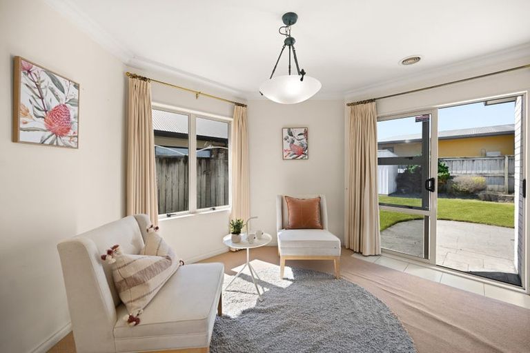 Photo of property in 2 Roderick Place, Rototuna, Hamilton, 3210