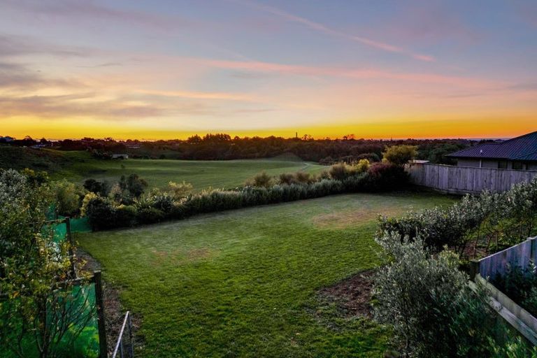 Photo of property in 20 Aderman Place, Hurworth, New Plymouth, 4310