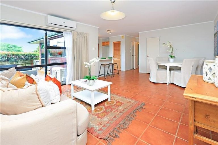 Photo of property in 2/5 Fieldstone Court, Northpark, Auckland, 2013