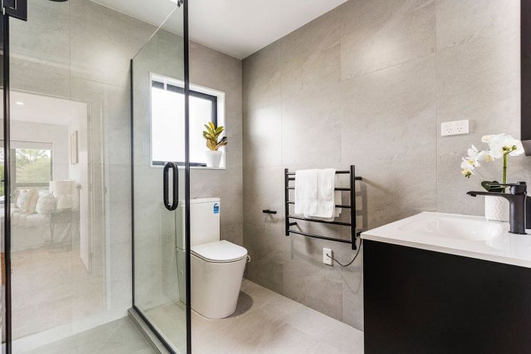 Photo of property in 43d Mirrabooka Avenue, Botany Downs, Auckland, 2010