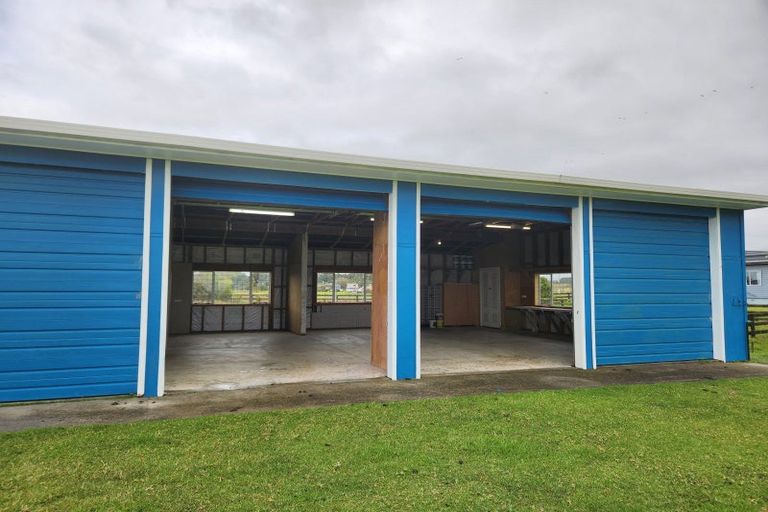 Photo of property in 1089 East Coast Road, Whakatiwai, Miranda, 2473