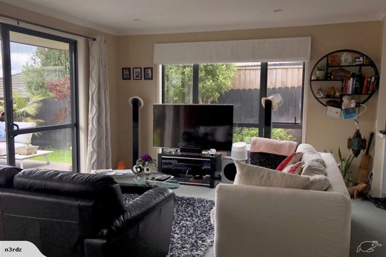 Photo of property in 22 Zefiro Drive, Massey, Auckland, 0614