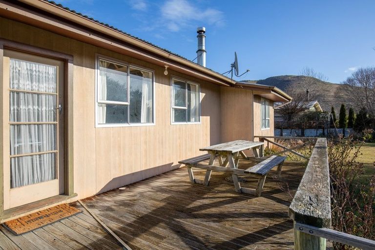 Photo of property in 6 Ormaglade Place, Millers Flat, Roxburgh, 9572