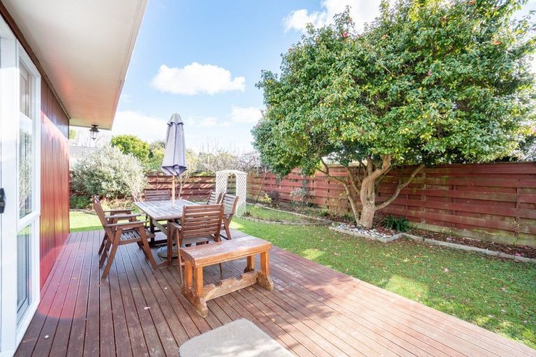 Photo of property in 4 Wikiriwhi Crescent, Awapuni, Palmerston North, 4412