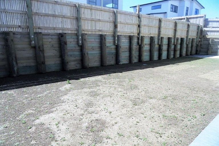 Photo of property in 5a Sandino Place, Grenada Village, Wellington, 6037