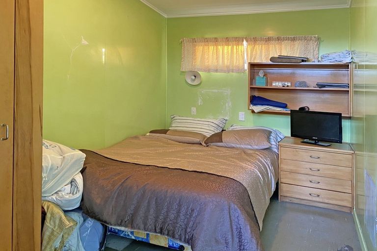 Photo of property in 20 Ryley Street, Owaka, 9535