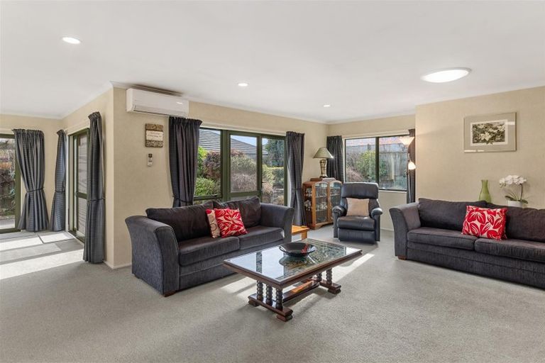 Photo of property in 44 Warwick Drive, Lynmore, Rotorua, 3010