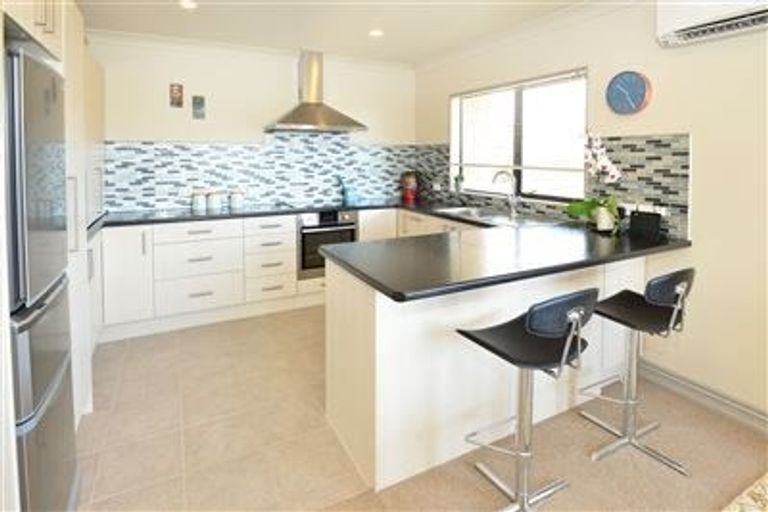 Photo of property in 31 Chesterfield Way, Orewa, 0931
