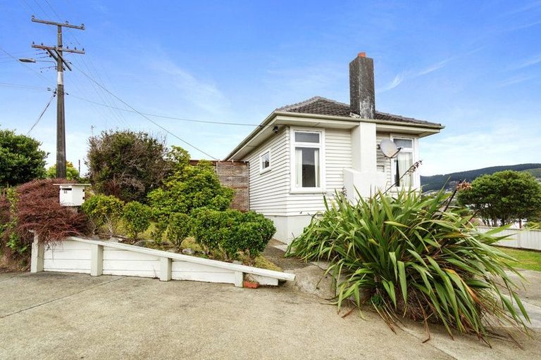 Photo of property in 33 Tawa Terrace, Tawa, Wellington, 5028