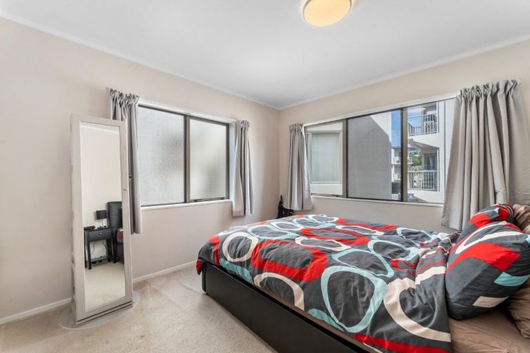 Photo of property in The Haven, 22/120 Beach Haven Road, Beach Haven, Auckland, 0626
