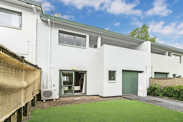 Photo of property in 12 Vitex Lane, Henderson, Auckland, 0612