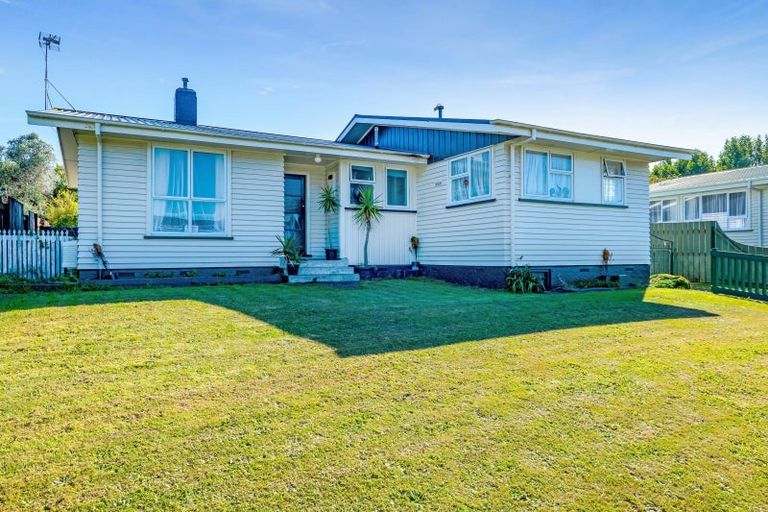 Photo of property in 66 Endeavour Street, Marfell, New Plymouth, 4310
