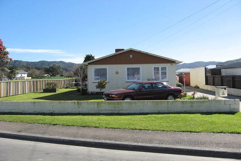 Photo of property in 4 Fullerton Grove, Wainuiomata, Lower Hutt, 5014