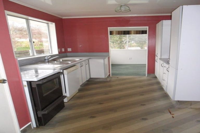 Photo of property in 63 Hillside Drive, Maoribank, Upper Hutt, 5018