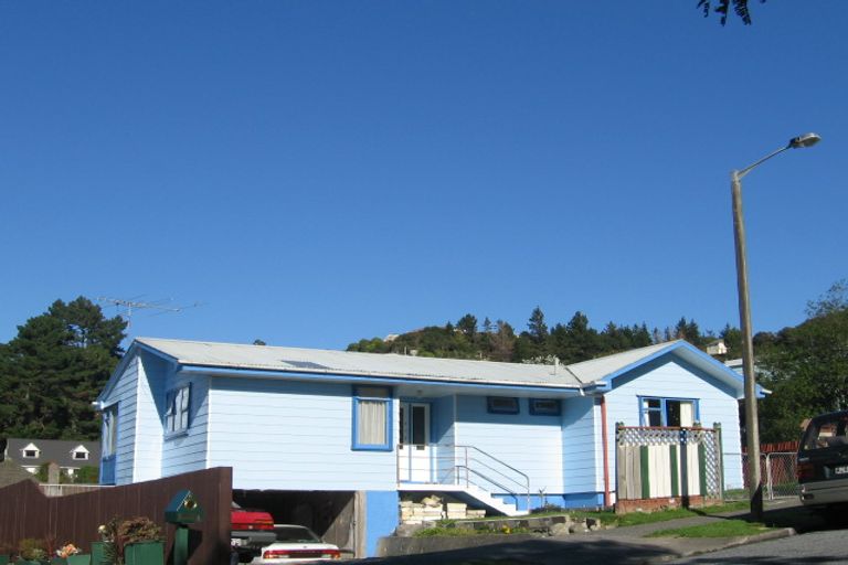 Photo of property in 3 Waipuna Grove, Stokes Valley, Lower Hutt, 5019