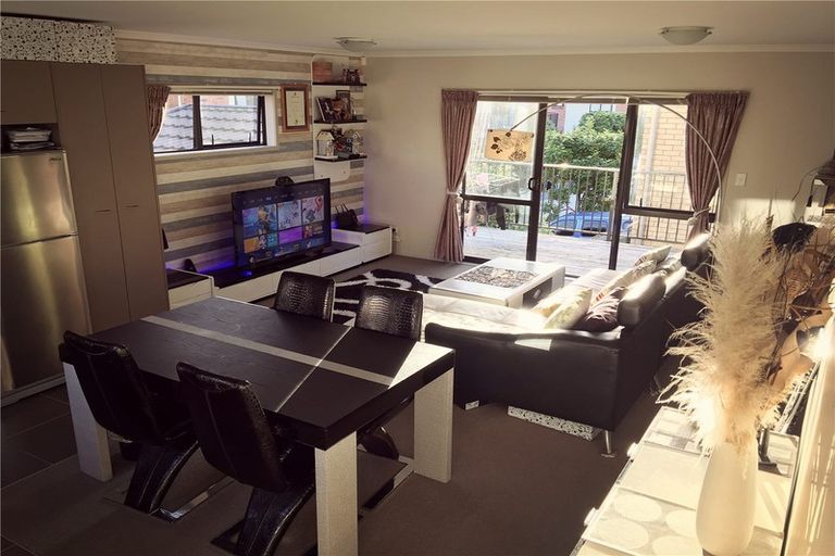 Photo of property in St Claire Village, 9/172 Mcleod Road, Te Atatu South, Auckland, 0610