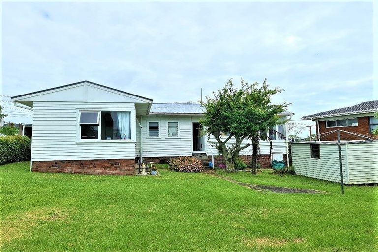Photo of property in 11 Heath Avenue, Northcote, Auckland, 0627