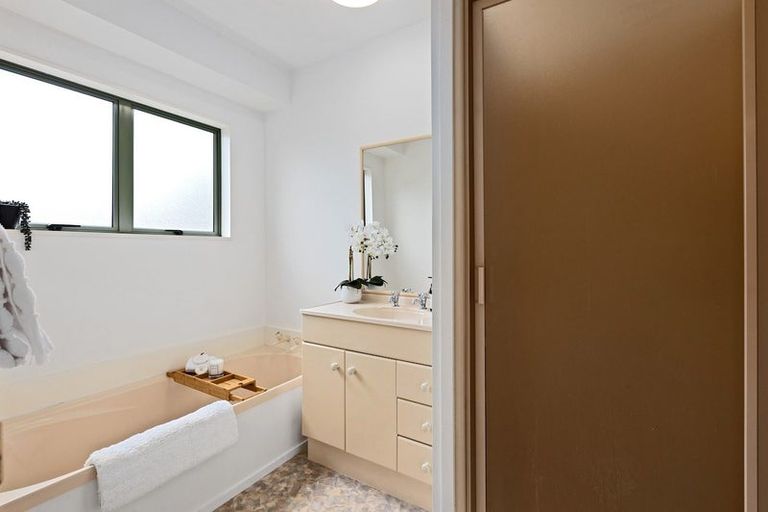 Photo of property in 1/12 Sunnyfield Crescent, Glenfield, Auckland, 0629