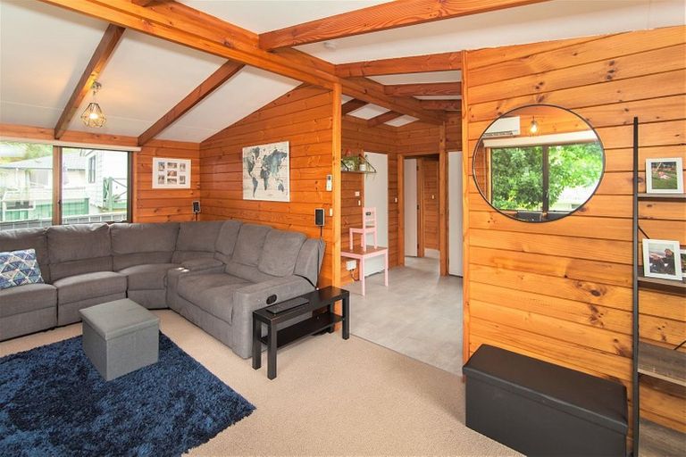 Photo of property in 15a Kereru Street, Henderson, Auckland, 0612