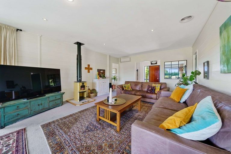 Photo of property in 12 Hawkins Drive, Martinborough, 5711