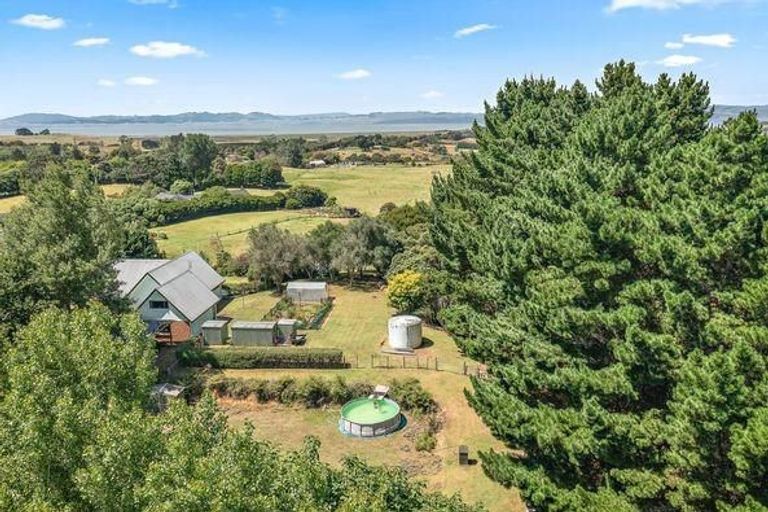Photo of property in 1556 South Head Road, South Head, Helensville, 0874
