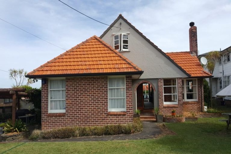 Photo of property in 31 Norwood Road, Bayswater, Auckland, 0622