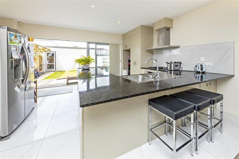 Photo of property in 87 Popokatea Drive, Takanini, 2112