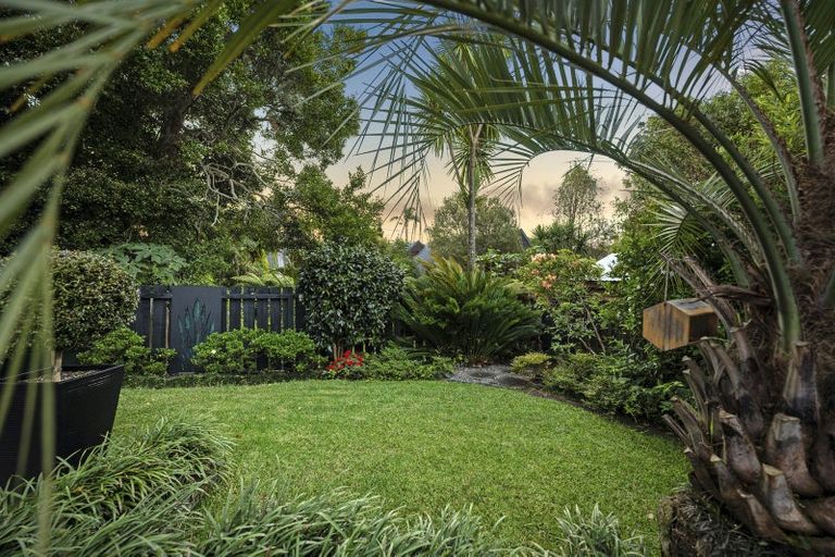 Photo of property in 2/37 Newhaven Terrace, Mairangi Bay, Auckland, 0630