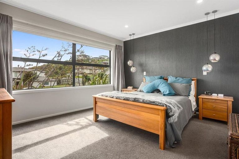 Photo of property in 12 Canary Way, Whitby, Porirua, 5024