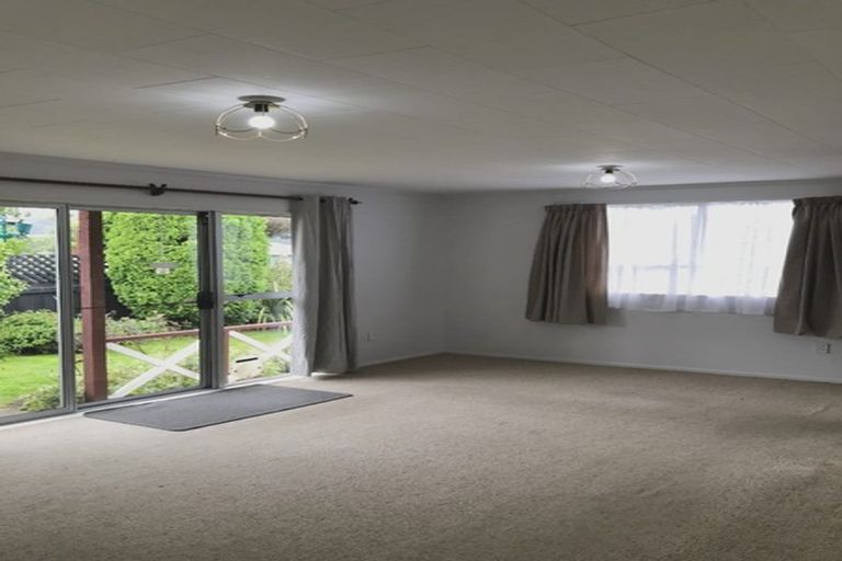 Photo of property in 38b Palmer Crescent, Silverstream, Upper Hutt, 5019