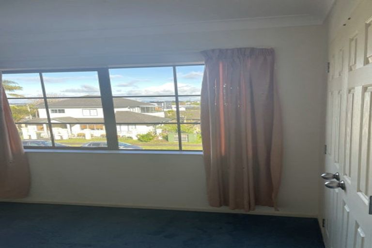 Photo of property in 3 Maidstone Place, Oteha, Auckland, 0632