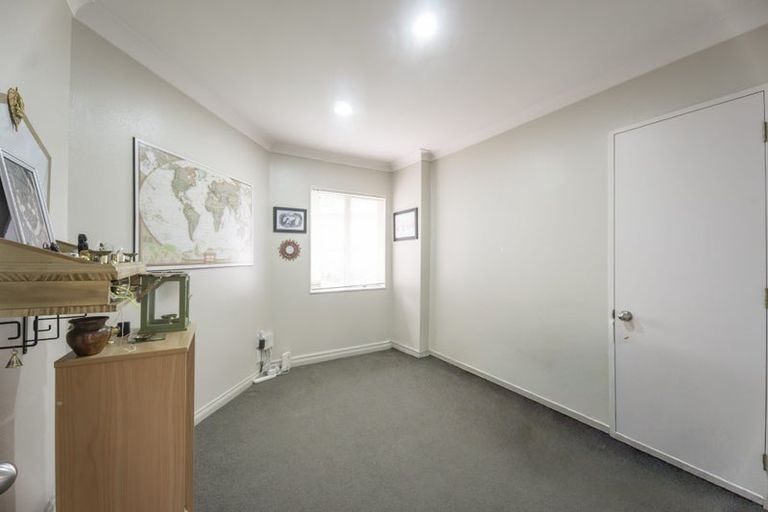 Photo of property in 9 Burleigh Place, Rototuna, Hamilton, 3210