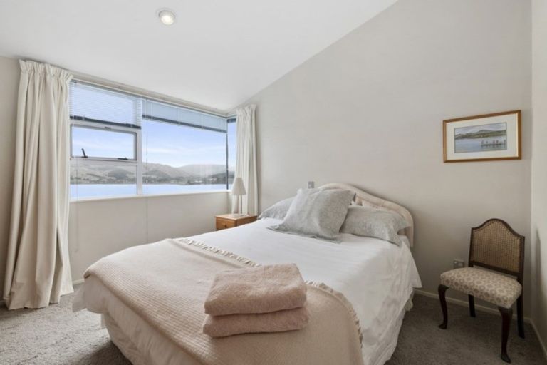 Photo of property in 28 Molyneux Close, Whitby, Porirua, 5024